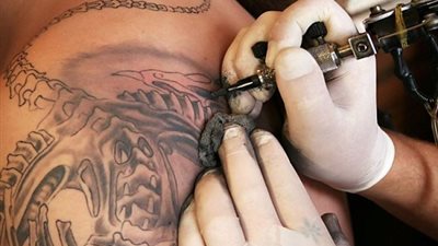 دراسة تحذر من مخاطر الوشم لهذه الأسباب