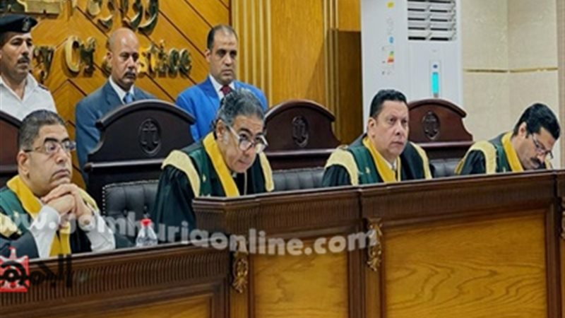 هيئة المحكمة برئاسة