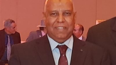نهيان آل مبارك يكرم الدكتور عز الدين العباسى بقصر الإمارات أبوظبي