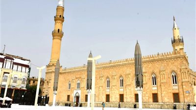 برنامج تلاوات لكبار القراء بمسجد