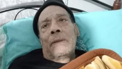 وصول نجل الموسيقار حلمى بكر للالقاء نظرة الوداع الاخير على والده