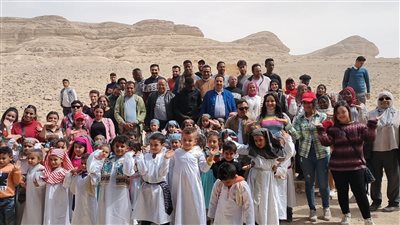 الطلاب الوافدين بجامعة المنيا يزرون منطقة بني حسن الأثرية