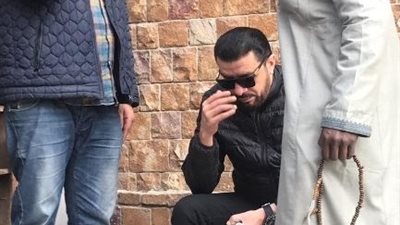 الحزن يسيطرعلى نقيب الموسيقيين فى وداع صديقه حلمى بكر.. صور