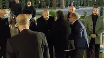 مجدى الهوارى يستقبل عزاء شقيقته بمسجد الرحمن الرحيم