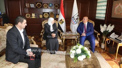 غنيم يبحث مع مسؤولي مؤسسة العربي سبل التعاون في المجالات التنموية