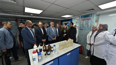 وزير الإسكان ومحافظ الشرقية يختتمان جولتهما بتفقد محطة تنقية مياه الزقازيق