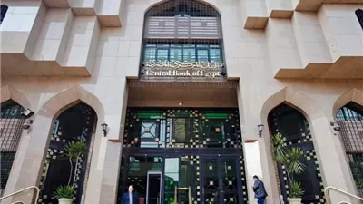 البنك المركزي يرفع الفائدة 6% في اجتماع استنثائي