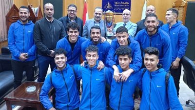 نائب رئيس جامعة بنها يكرم الطلاب الفائزين فى بطولة الدورة العربية