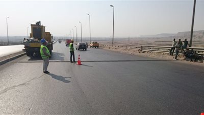 إصلاح الفواصل الحديدية بدائري المريوطية