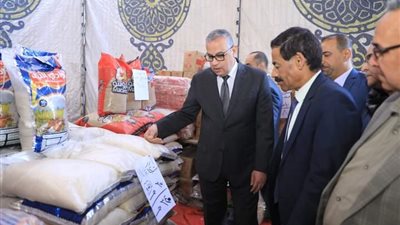 محافظ سوهاج يفتتح معرض 