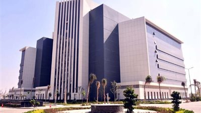 ضبط تشكيل عصابي من العاملين بالطيران المدني بتهم الإتجار بالنقد الأجنبي والاختلاس والتربح والإضرار بالمال العام