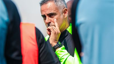 جوميز يلقى محاضرة أخيرة على لاعبى الزمالك قبل مواجهة الأهلى