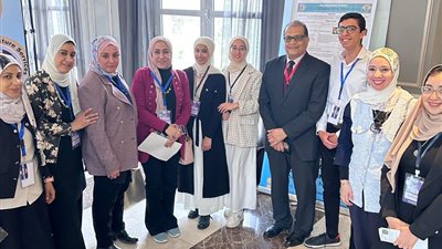 تكريم طلاب جامعة الإسماعيلية الجديدة في مؤتمر الجهاز الهضمي
