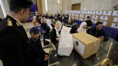 الداخلية تنظم إحتفالية لنزلاء مراكز الإصلاح والتأهيل وتوزع المساعدات على أسرهم