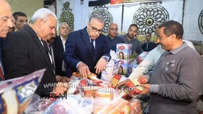 محافظ سوهاج يفتتح معرض 