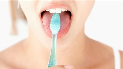 تعرف على طرق تنظيف اللسان والتخلص من الروائح الكريهة