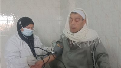 الكشف وتوفير العلاج لـ1362 مريضا بقرية النواميس بالواسطى