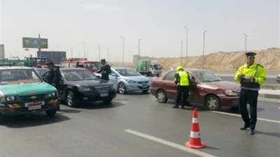من بينها طمس اللوحات والقيادة تحت تأثير مخدر والسير عكس الاتجاه .. 13 مخالفة لا يجوز فيها التصالح بقانون المرور الجديد