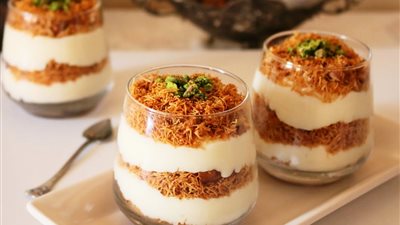 حلويات رمضان.. اكتشفي وصفة أكواب الكنافة بالقشطة والفستق