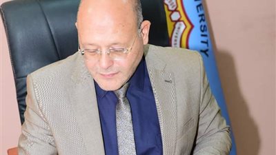 رئيس جامعة سوهاج يعلن الجدول الزمني لتشغيل مستشفى الجراحات