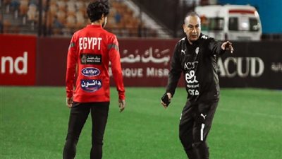 تفاصيل جلسة إبراهيم حسن مع مدافع الاهلي قبل مباراة ونيوزلندا الودية