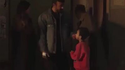 أحمد العوضي يتكفل بعلاج طفل مريض قلب فى 