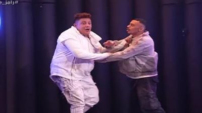 ضحك هستيري بين حمو بيكا وكزبرة في الغرفة السوداء