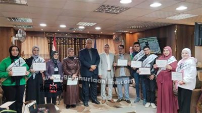 مدير تعليم دمياط يكرم الفائزين بمسابقة أوائل الطلبة