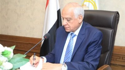محافظ الجيزة يعتمد ترقية ٢٧ معلمًا وأخصائيًا