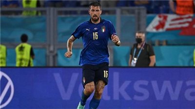 استبعاد أتشيربي من معسكر منتخب إيطاليا بسبب العنصرية