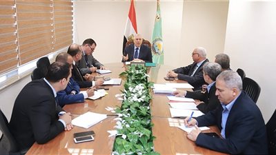 وزير الزراعة يتابع منظومة كارت الفلاح والتحول الرقمي في التقاوى