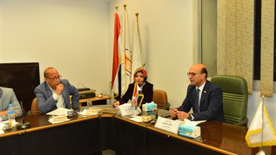 رئيس جامعة أسيوط يرأس الاجتماع الدوري لمعهد جنوب مصر للأورام