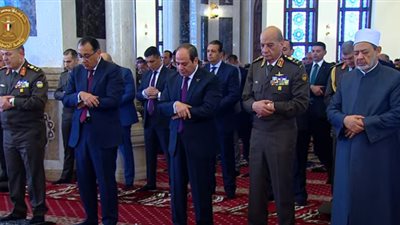 الرئيس السيسى يؤدى صلاة الجمعة بمسجد المشير طنطاوى