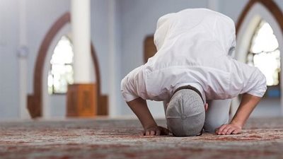 لا يصح سجود السهو في كل الصلوات بحجة المحافظة عليها