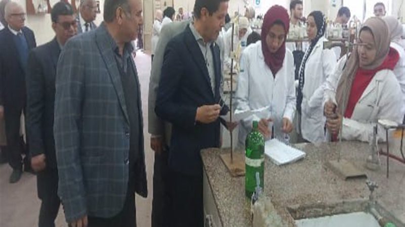 رئيس جامعة بنها يتفقد