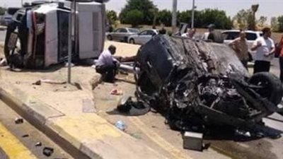 إصابة 7 إثر تصادم سيارتين بطريق السويس الصحراوى