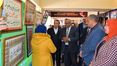 مدير تعليم بورسعيد يفتتح معرض مدرسة الخط العربي