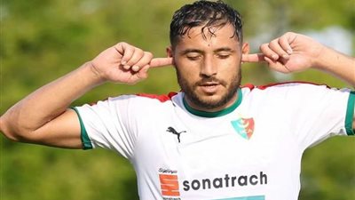 يوسف بلايلى يقود المولودية لتصدر الدورى الجزائرى