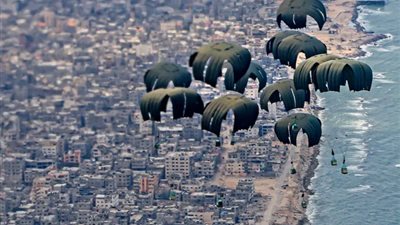 بريطانيا تسقط 10 أطنان من الإمدادات الغذائية على غزة