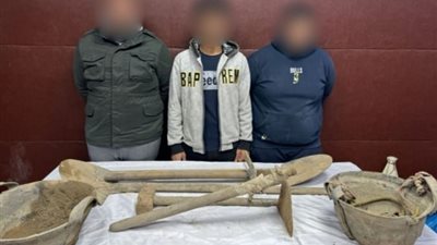 ضبط 3 أشخاص بحثوا عن ذهب الفراعنة داخل منزل بالقاهرة