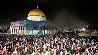 150 ألف مصلٍّ يؤدون العشاء والتراويح في المسجد الأقصى المبارك