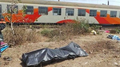 سقوط شاب تحت عجلات قطار الصعيد بالمنيا