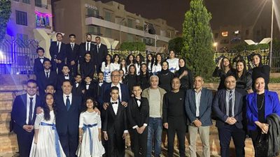 كورال الأوبرا يغنون للرسول والأم على مسرح مكتبة الشروق.. بالفيديو