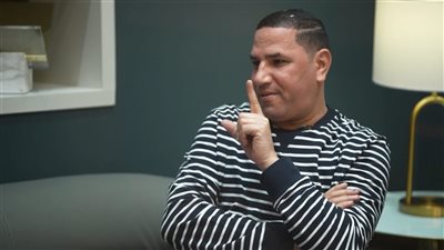 ابو المعاطي زكي يرفض الدخول للنفق وسط ضغط من رامز