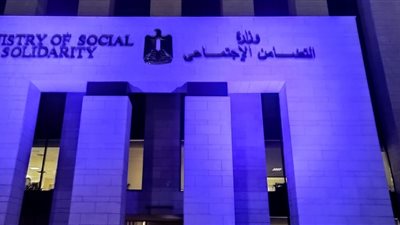 التضامن تضيء مبناها بالعاصمة الإدارية الجديدة باللون الأزرق