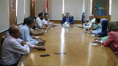 رئيس جامعة جنوب الوادي يتابع آليات تنفيذ مشروعات التحول الرقمي