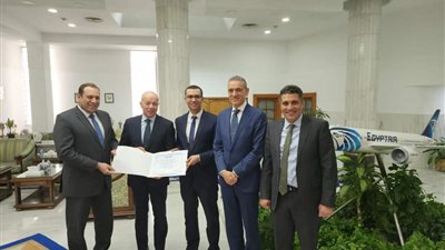 تكريم محاسب بمصر للطيران قام بتحديث برنامج تحليل الآداء المالي للشركة