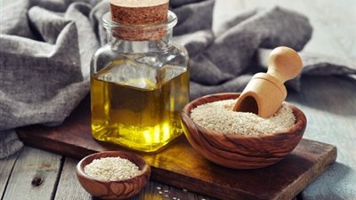 فوائد زيت السمسم للبشرة