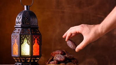 هل صيام 6 من شوال أولا أم أيام رمضان الفائتة للمرضى؟ الإفتاء تجيب