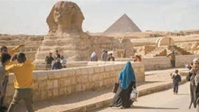 السياحة تتابع أحوال السائحين وحركة سفر وعودة المعتمرين